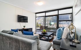 2 Bedroom - Nightlife Explorer